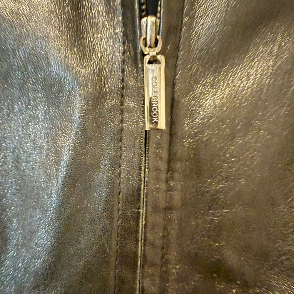 Chic Black Leather Belted Jacket - image 4